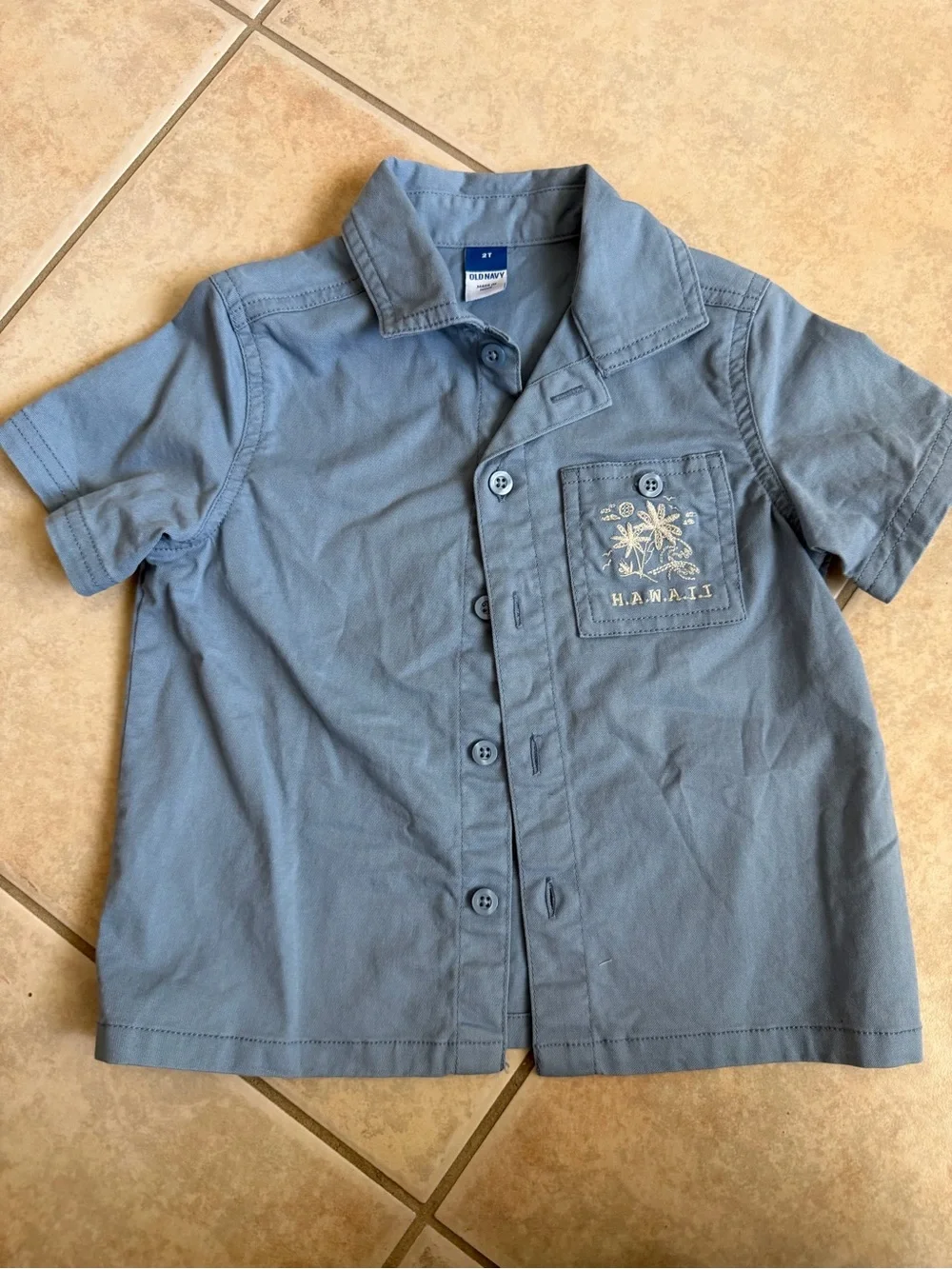Old Navy Light Blue Short-Sleeve Button-Down Shirt with Pocket Print